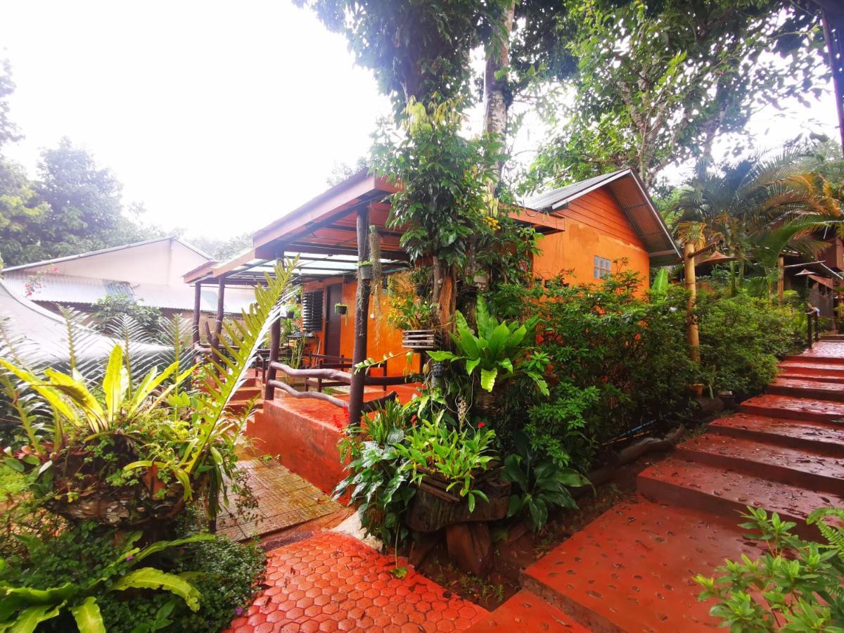 บ้านดินโฮมสเตย์ ปางอุ๋ง Ban Huai Makhuea Som Exterior photo